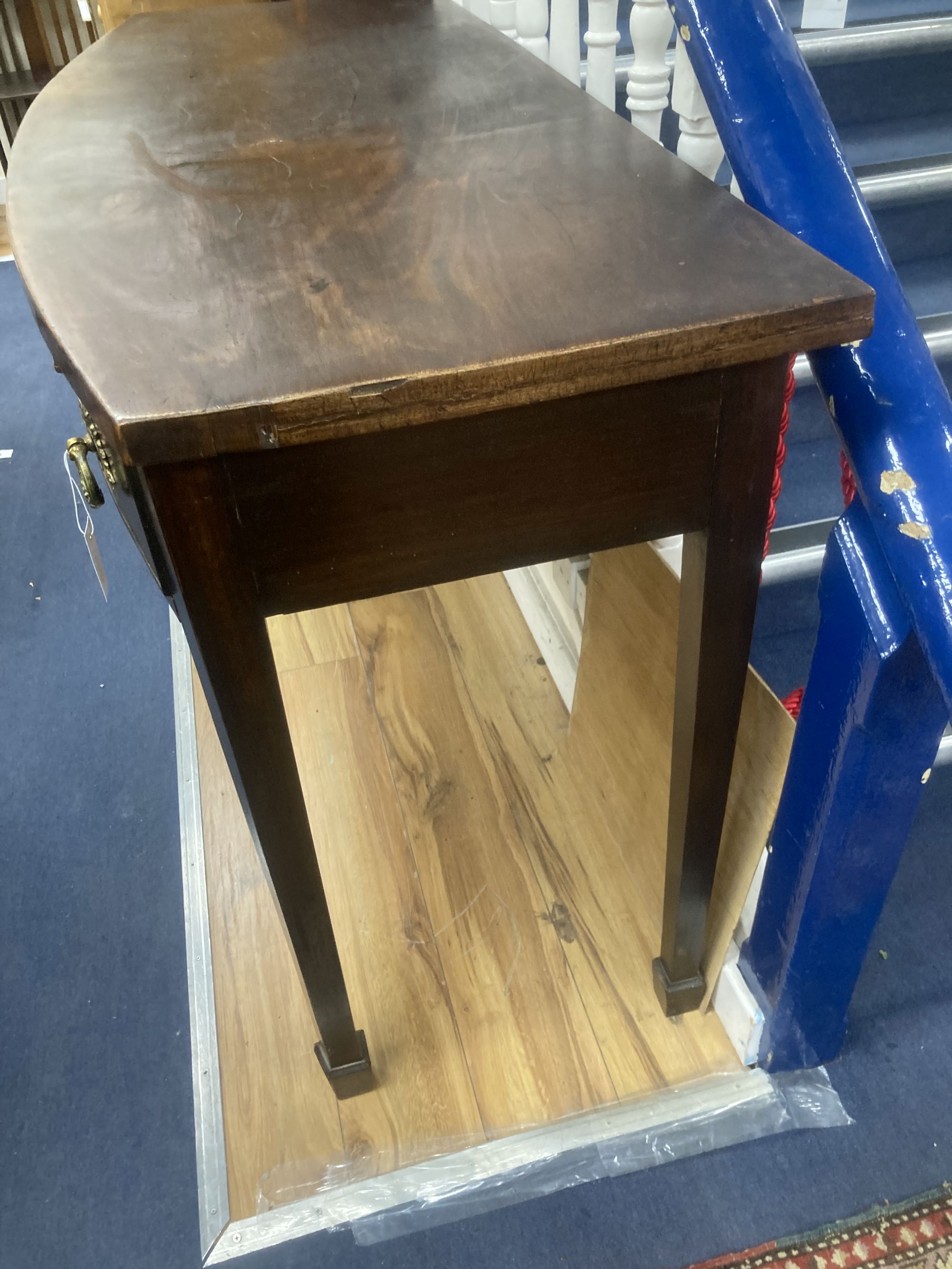A George III mahogany bowfront serving table, width 142cm, depth 60cm, height 92cm